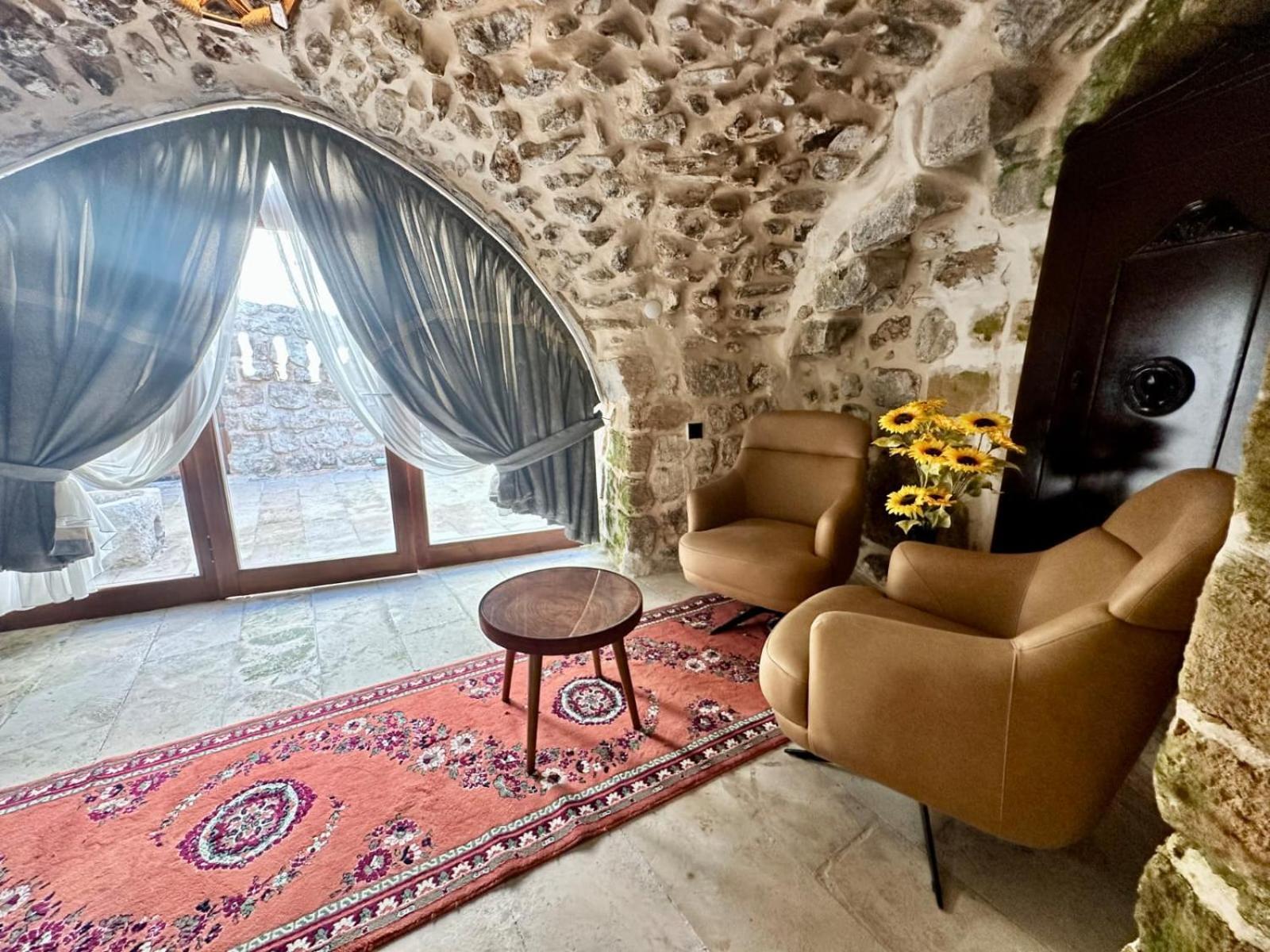 Arev Hotel Mardin Exterior photo